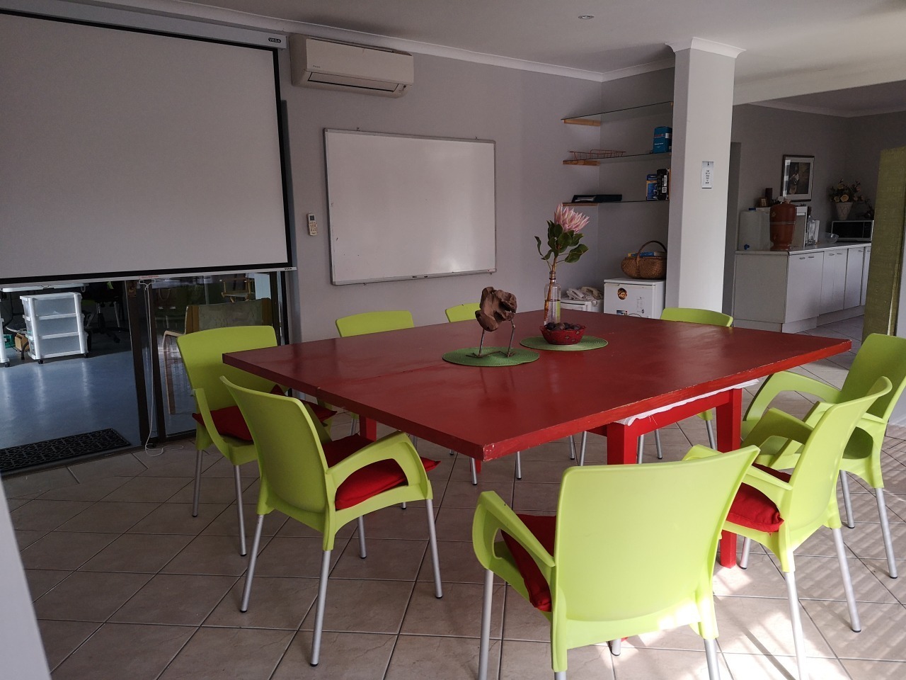 Conference Room & Meeting Pod