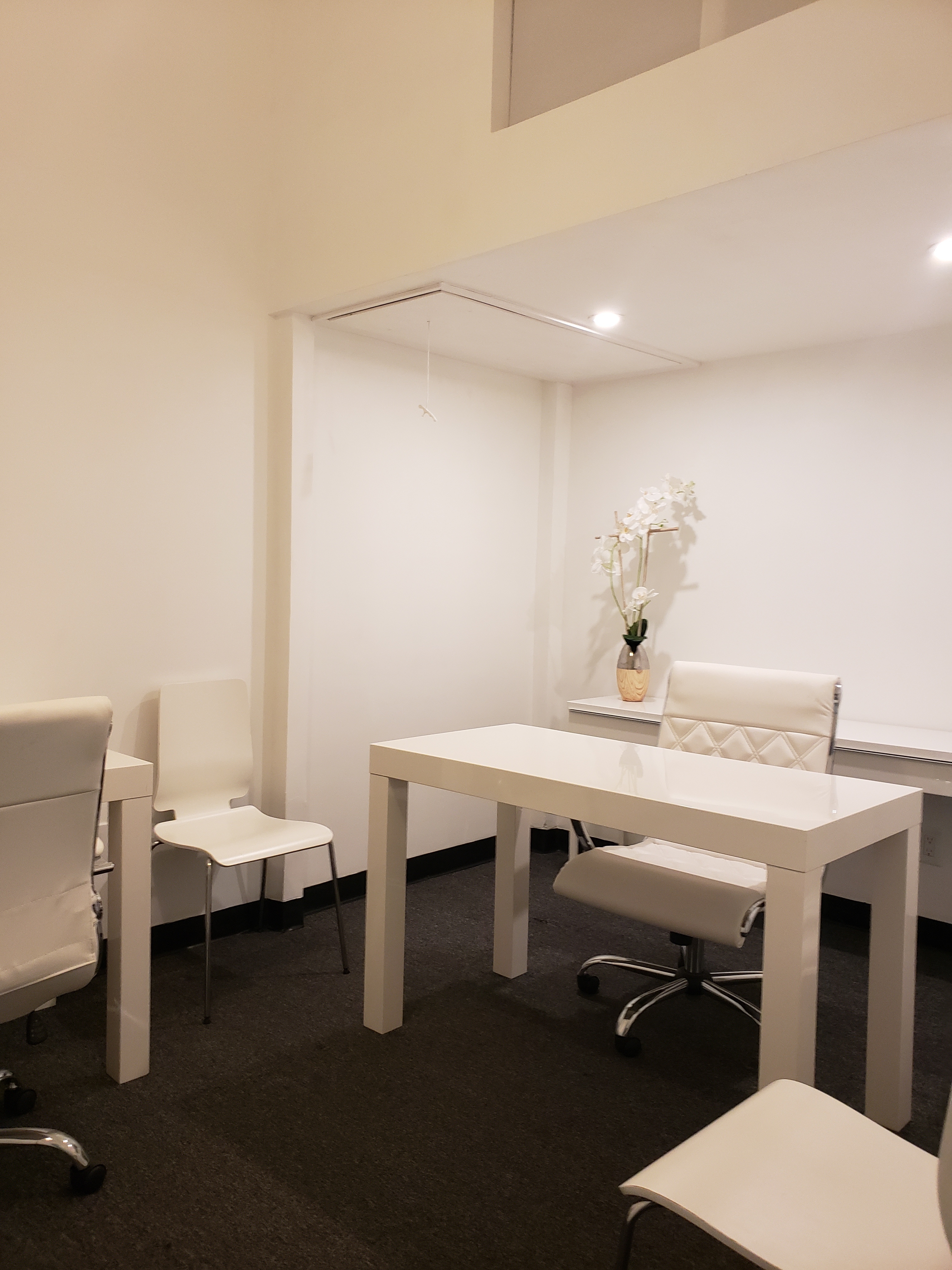 LARGE INTERIOR OFFICE SPACE WITH STORAGE LOFT LARGE INTERIOR OFFICE SPACE WITH STORAGE LOFT