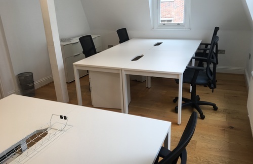 Dedicated office (6 desks)