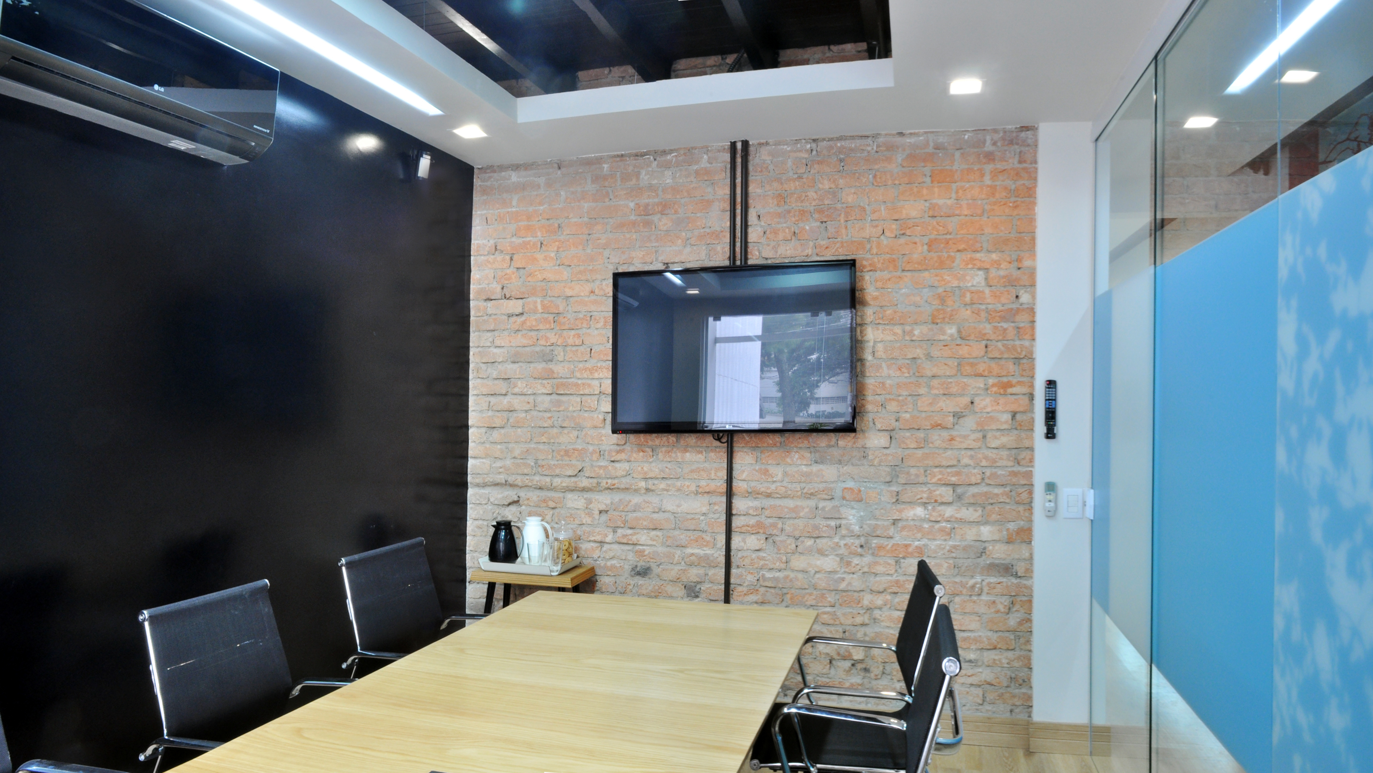Ponto Urbano_Metting Room for 9 Ponto Urbano_Metting Room for 9