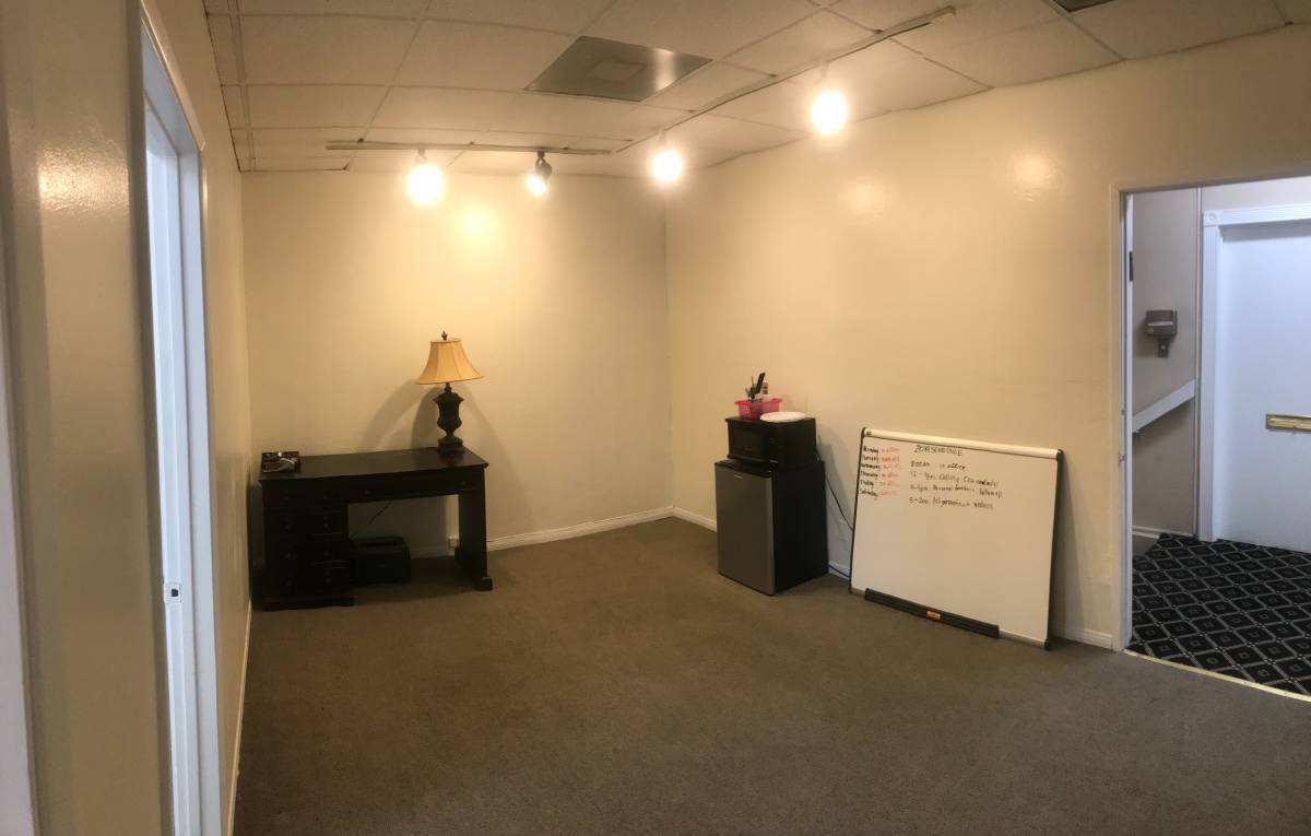 2 Office Spaces in Clean and Contemporary Building