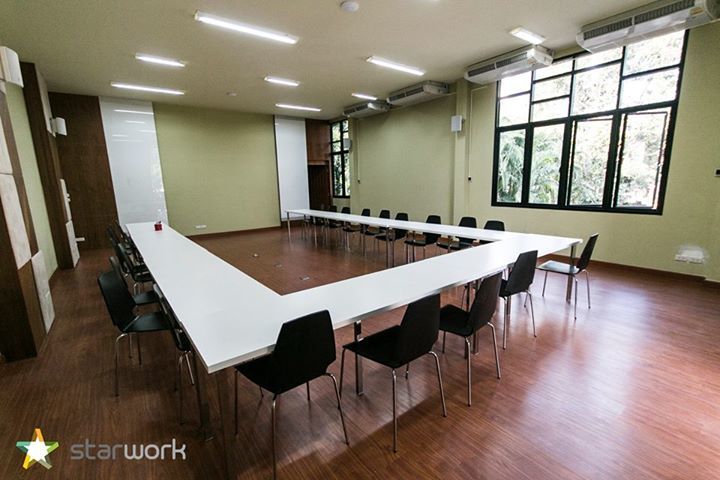 Meeting Room (S, M, L) Meeting Room (S, M, L)