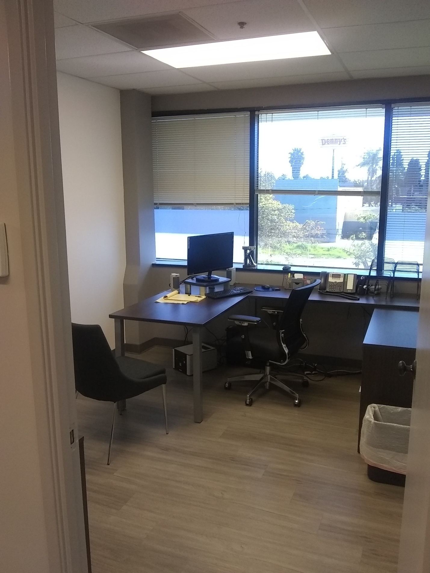 HB Private Prof Office For Rent