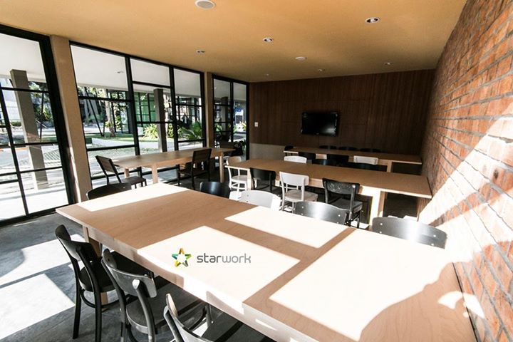 Meeting Room (S, M, L) Meeting Room (S, M, L)