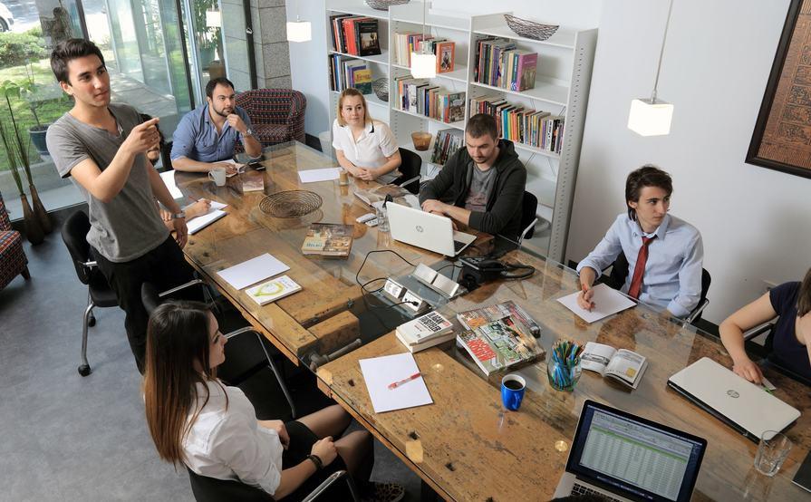 Modern Spacious Meeting Room