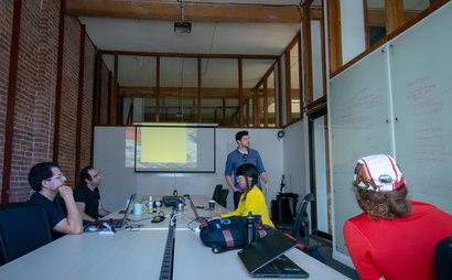 Community / Floating Desk Community / Floating Desk