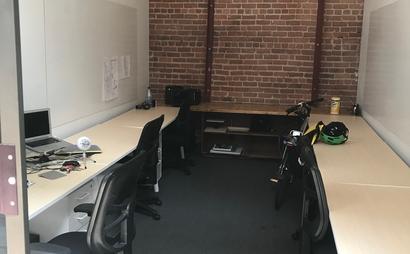 Community / Floating Desk Community / Floating Desk