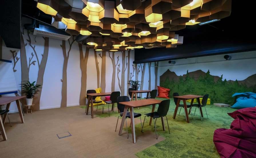 The Hive Room: Flexible & modular meeting space The Hive Room: Flexible & modular meeting space