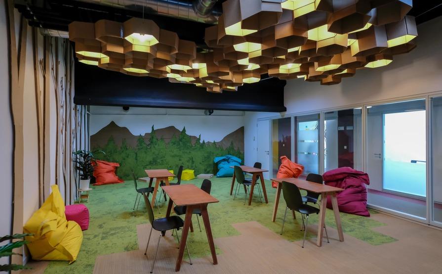 The Hive Room: Flexible & modular meeting space The Hive Room: Flexible & modular meeting space