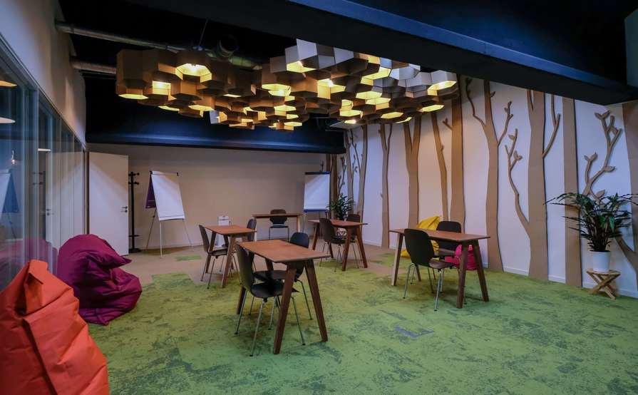 The Hive Room: Flexible & modular meeting space The Hive Room: Flexible & modular meeting space
