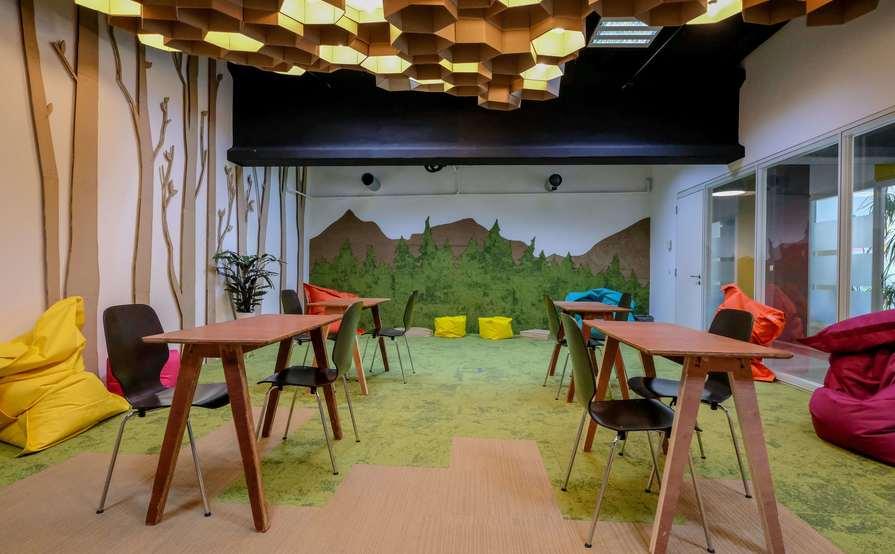 The Hive Room: Flexible & modular meeting space The Hive Room: Flexible & modular meeting space