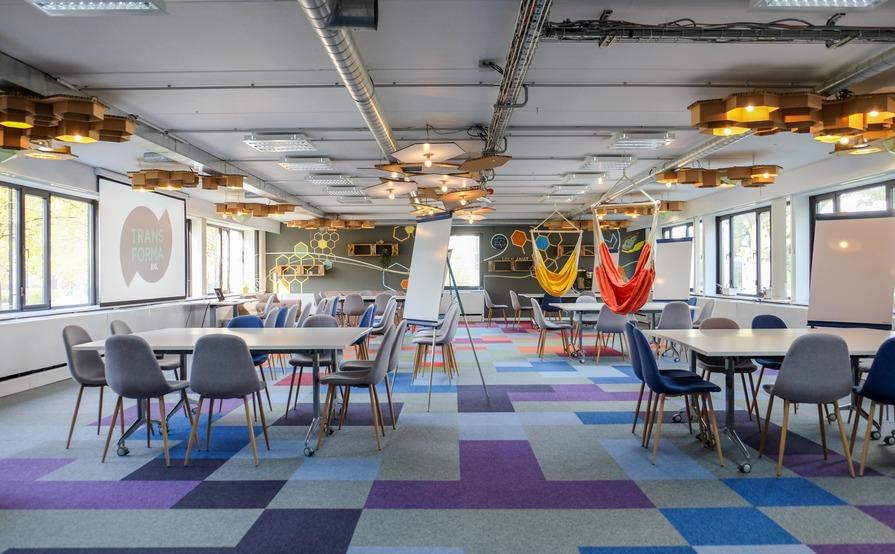 Co-Creation Hall: Creative & modular room design for co-creation meetings 