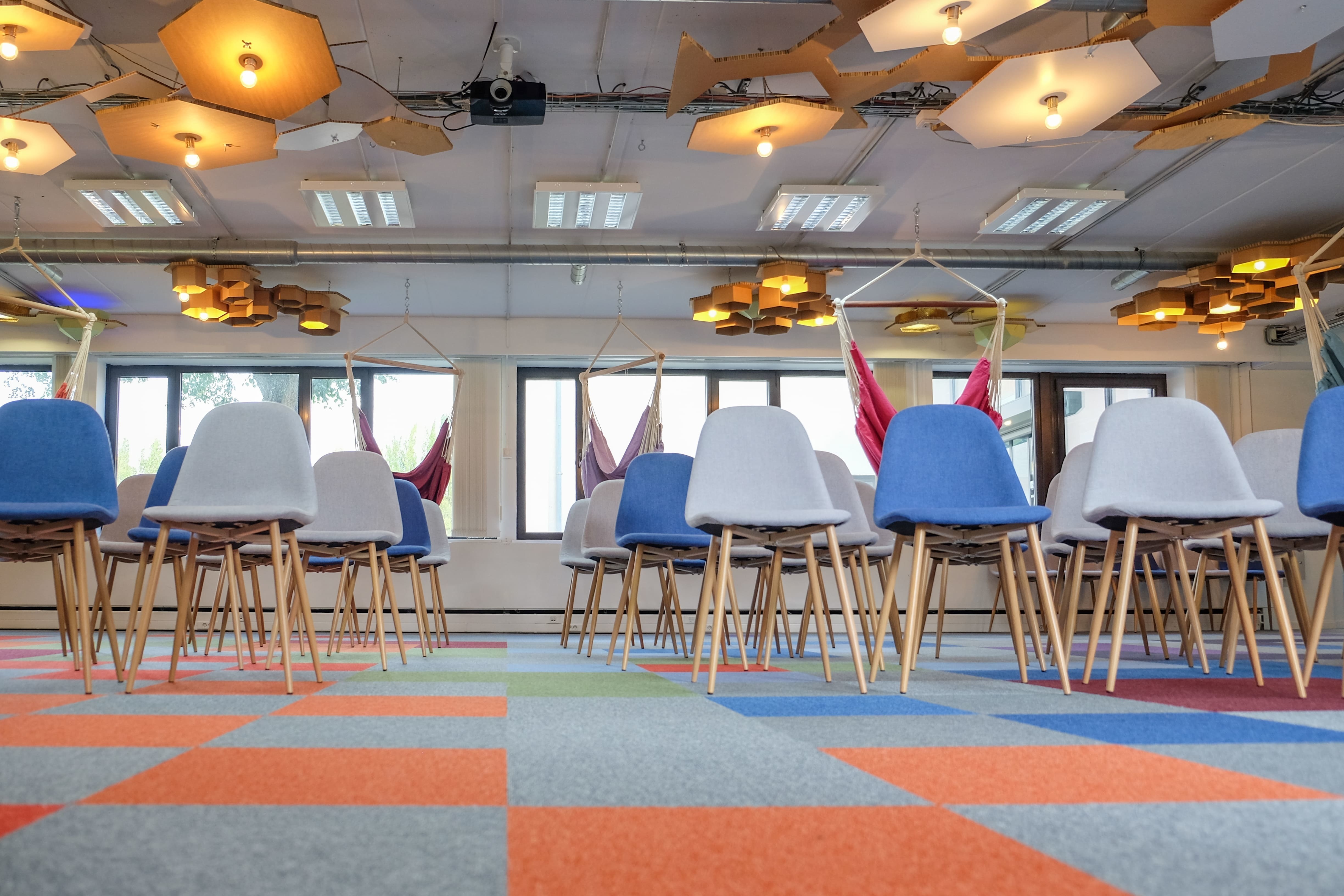 Co-Creation Hall: Creative & modular room design for co-creation meetings Co-Creation Hall: Creative & modular room design for co-creation meetings