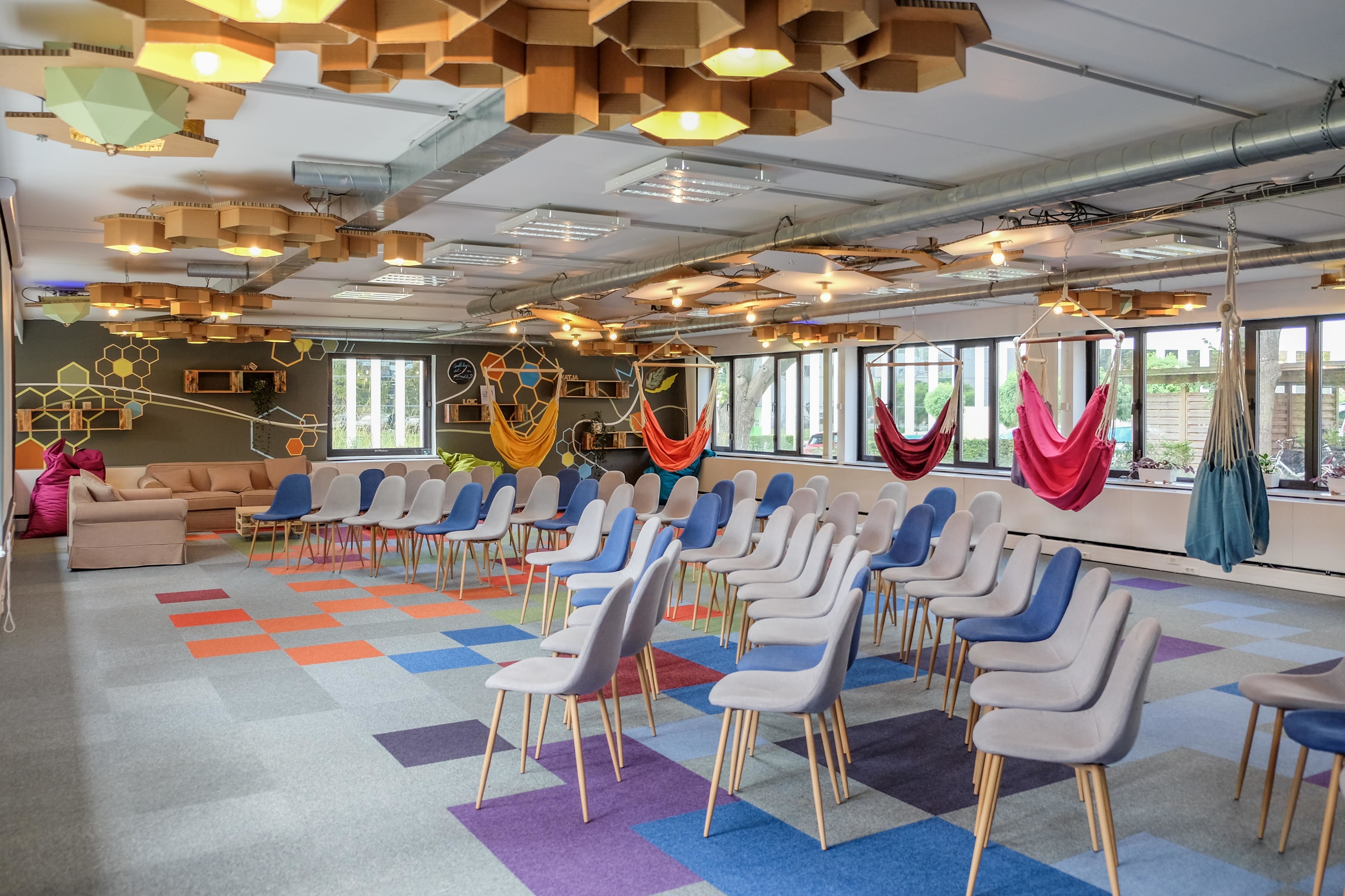 Co-Creation Hall: Creative & modular room design for co-creation meetings Co-Creation Hall: Creative & modular room design for co-creation meetings