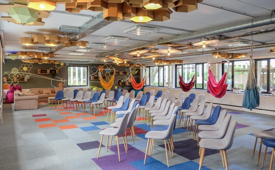 Co-Creation Hall: Creative & modular room design for co-creation meetings 