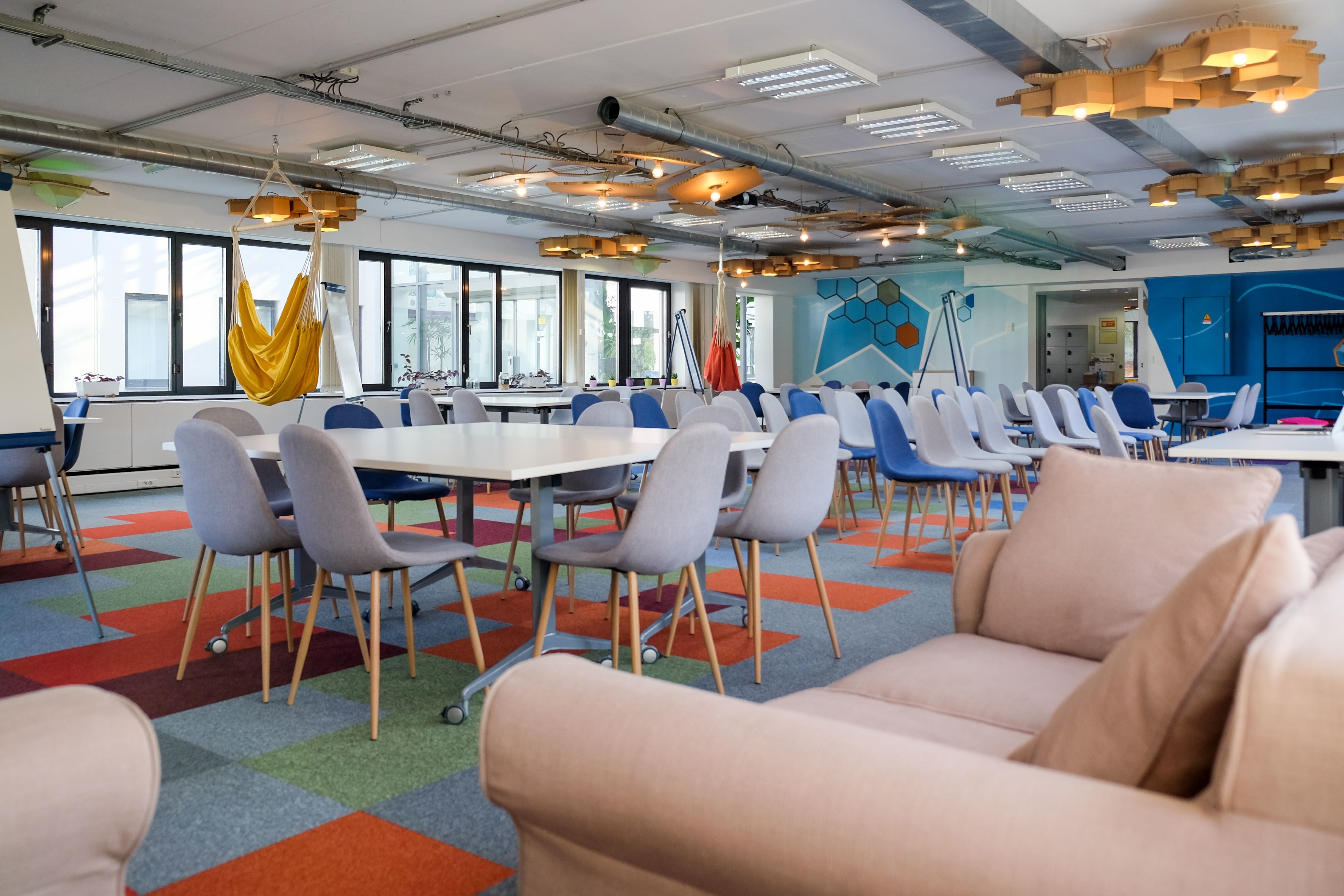 Co-Creation Hall: Creative & modular room design for co-creation meetings Co-Creation Hall: Creative & modular room design for co-creation meetings