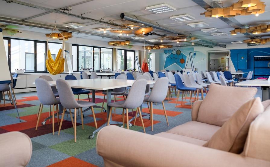 Co-Creation Hall: Creative & modular room design for co-creation meetings Co-Creation Hall: Creative & modular room design for co-creation meetings