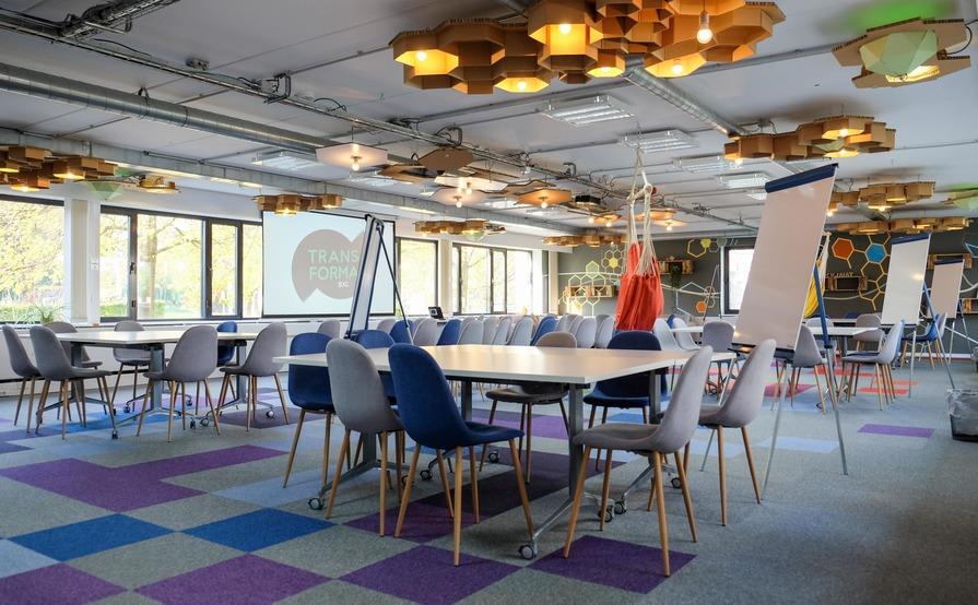 Co-Creation Hall: Creative & modular room design for co-creation meetings 