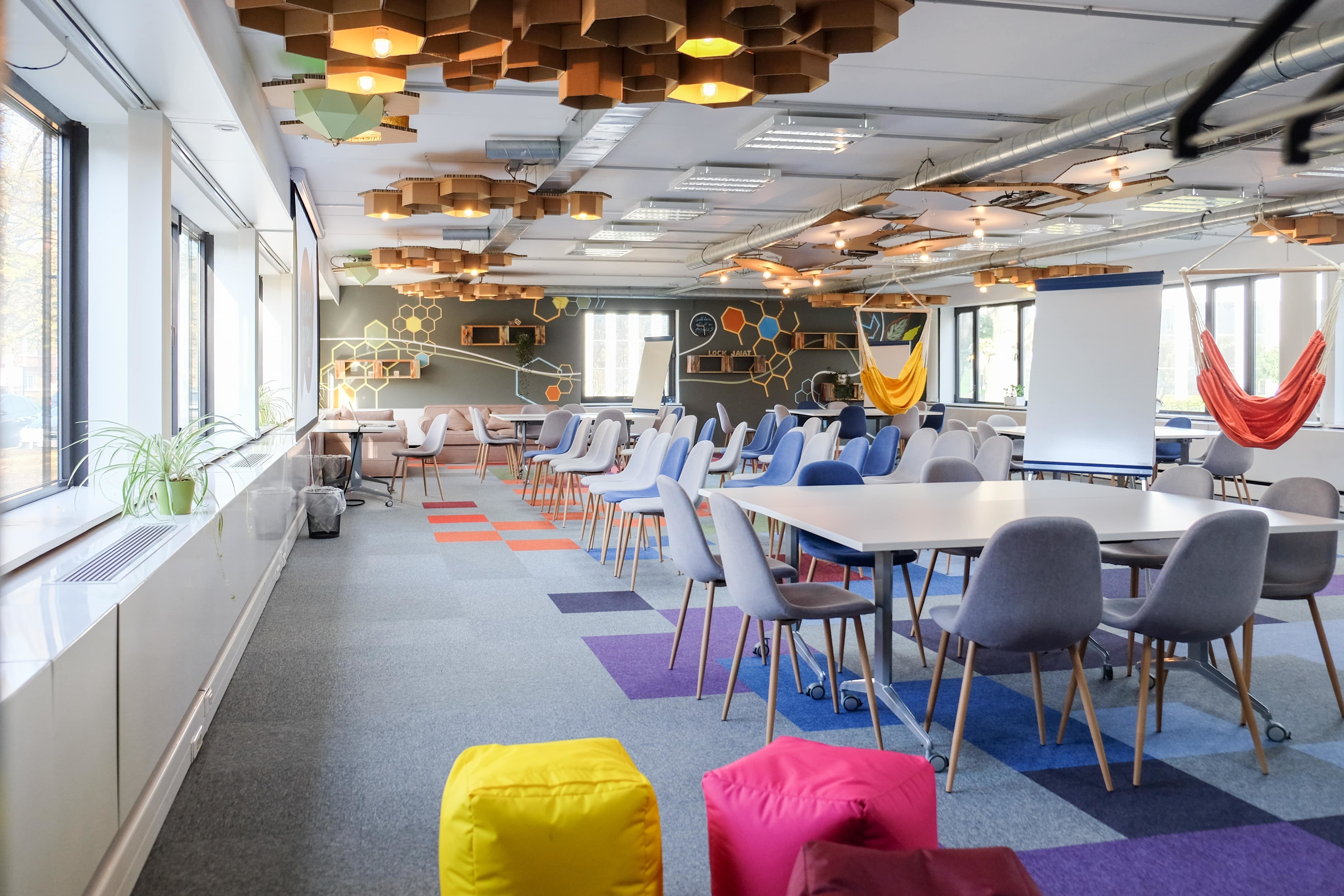 Co-Creation Hall: Creative & modular room design for co-creation meetings Co-Creation Hall: Creative & modular room design for co-creation meetings