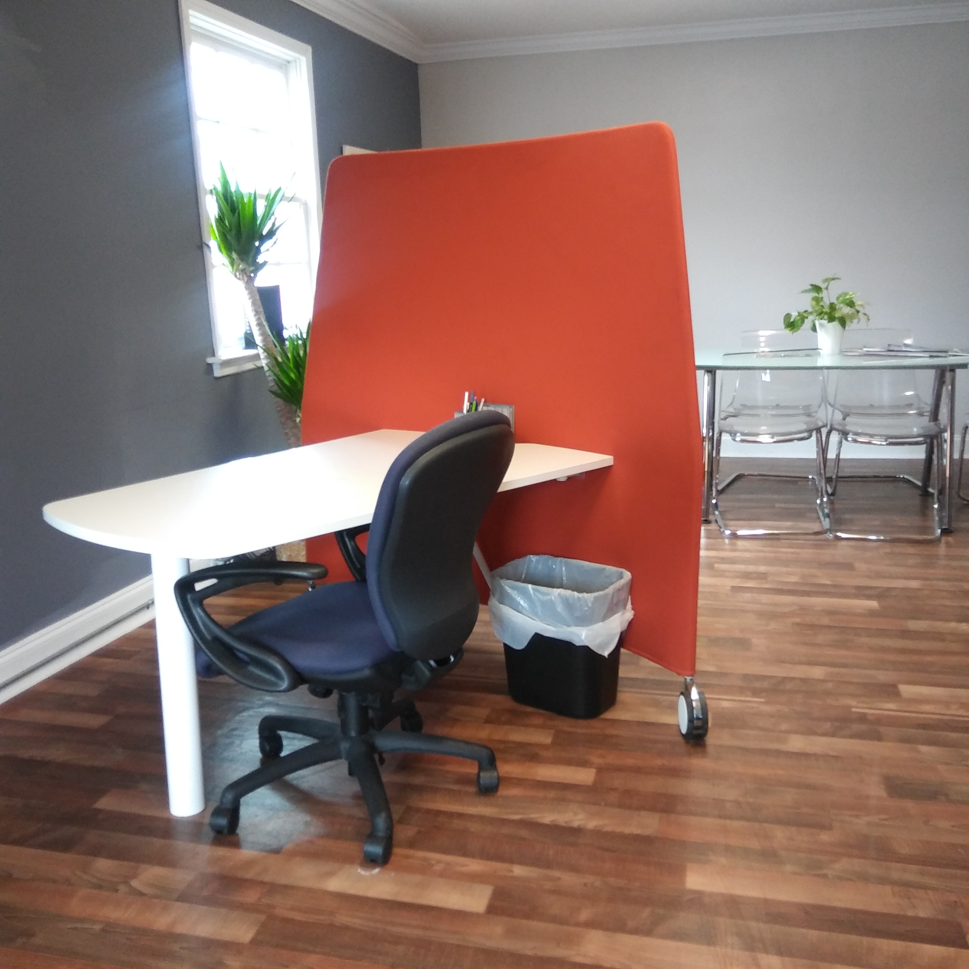 SHARED OPEN-CONCEPT OFFICE SPACE (Office Sub-lease - 2 month minimum; flexible office hours) SHARED OPEN-CONCEPT OFFICE SPACE (Office Sub-lease - 2 month minimum; flexible office hours)