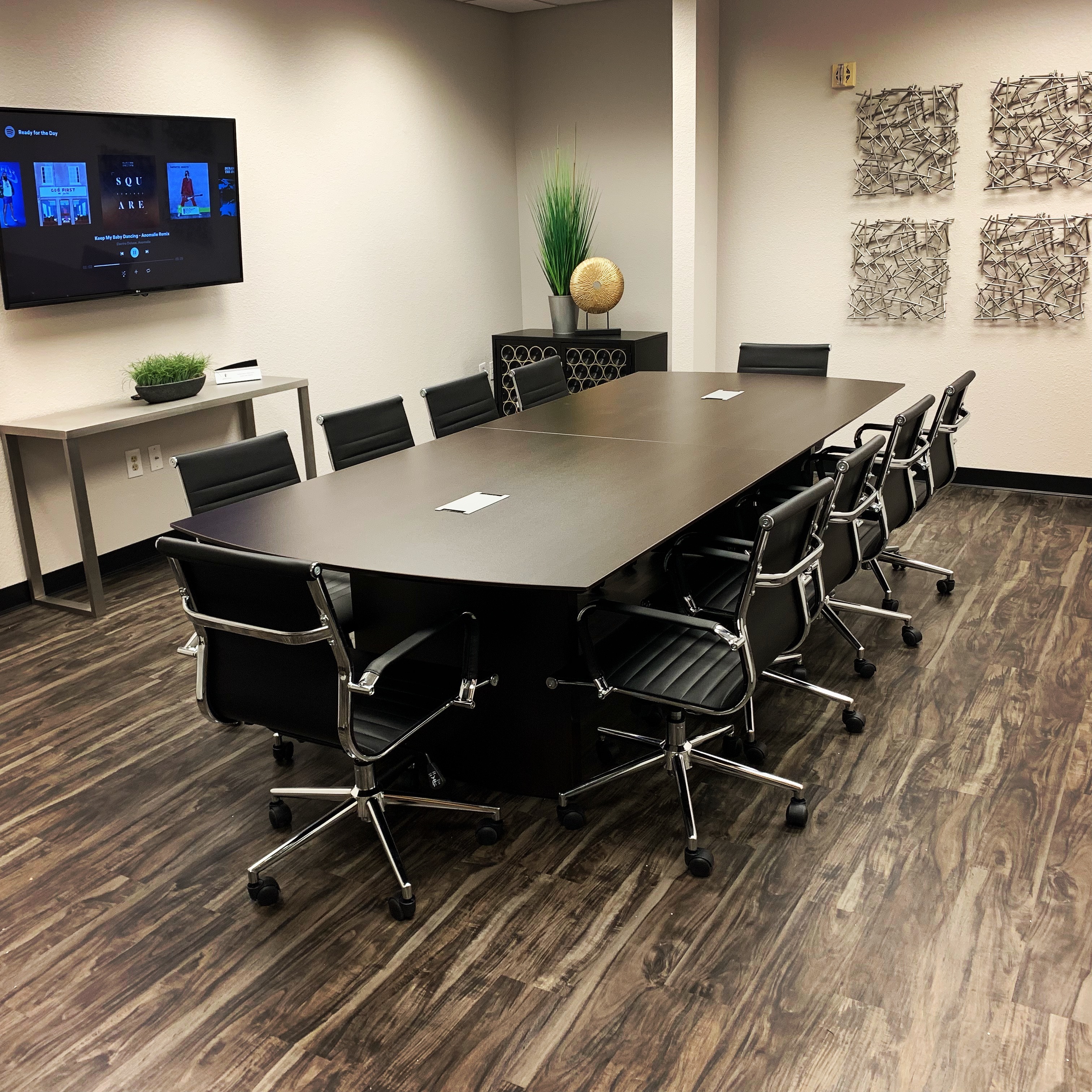 Meeting Room 1st Floor Desks Near Me