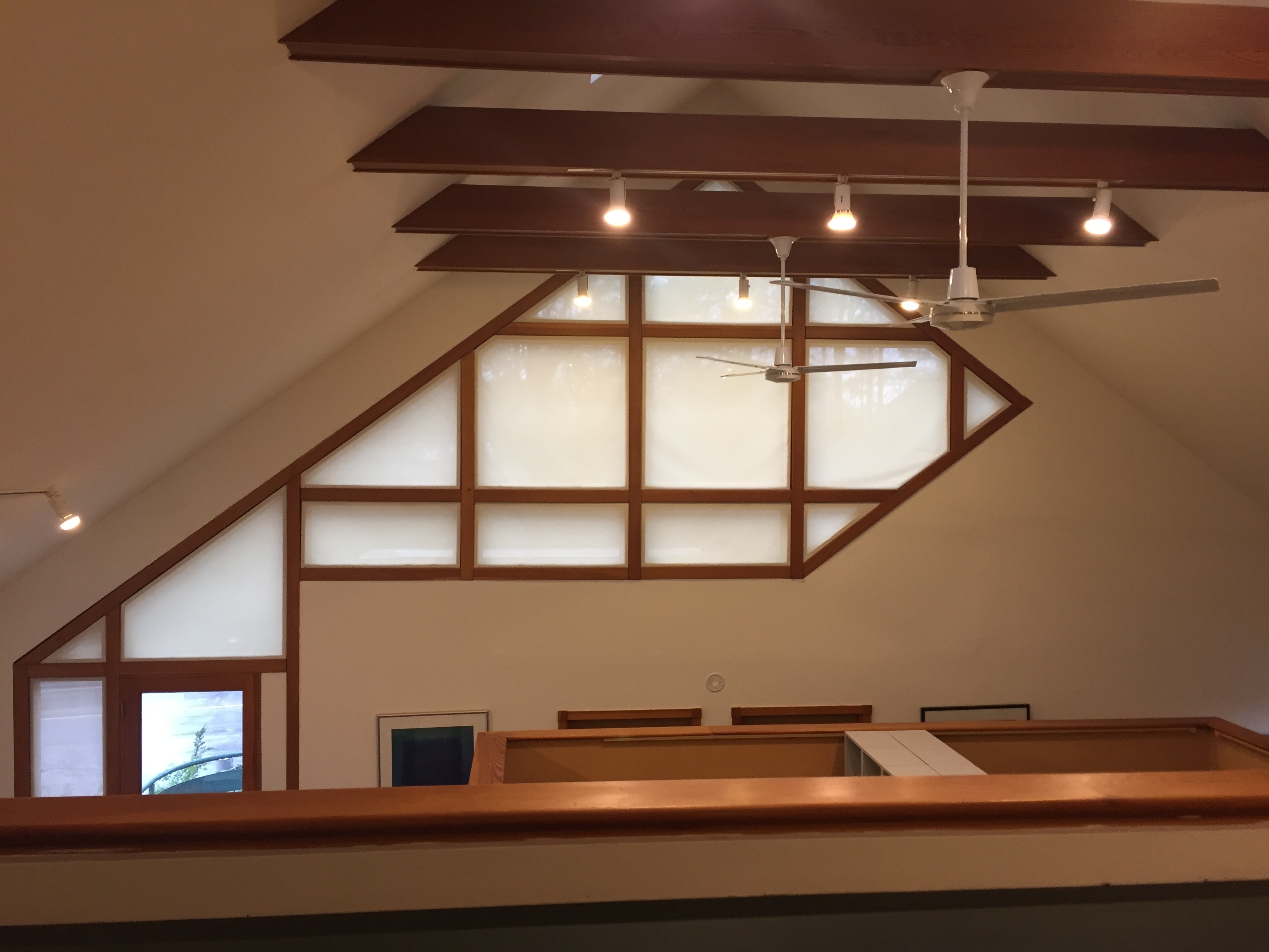 Work spaces with shared common areas