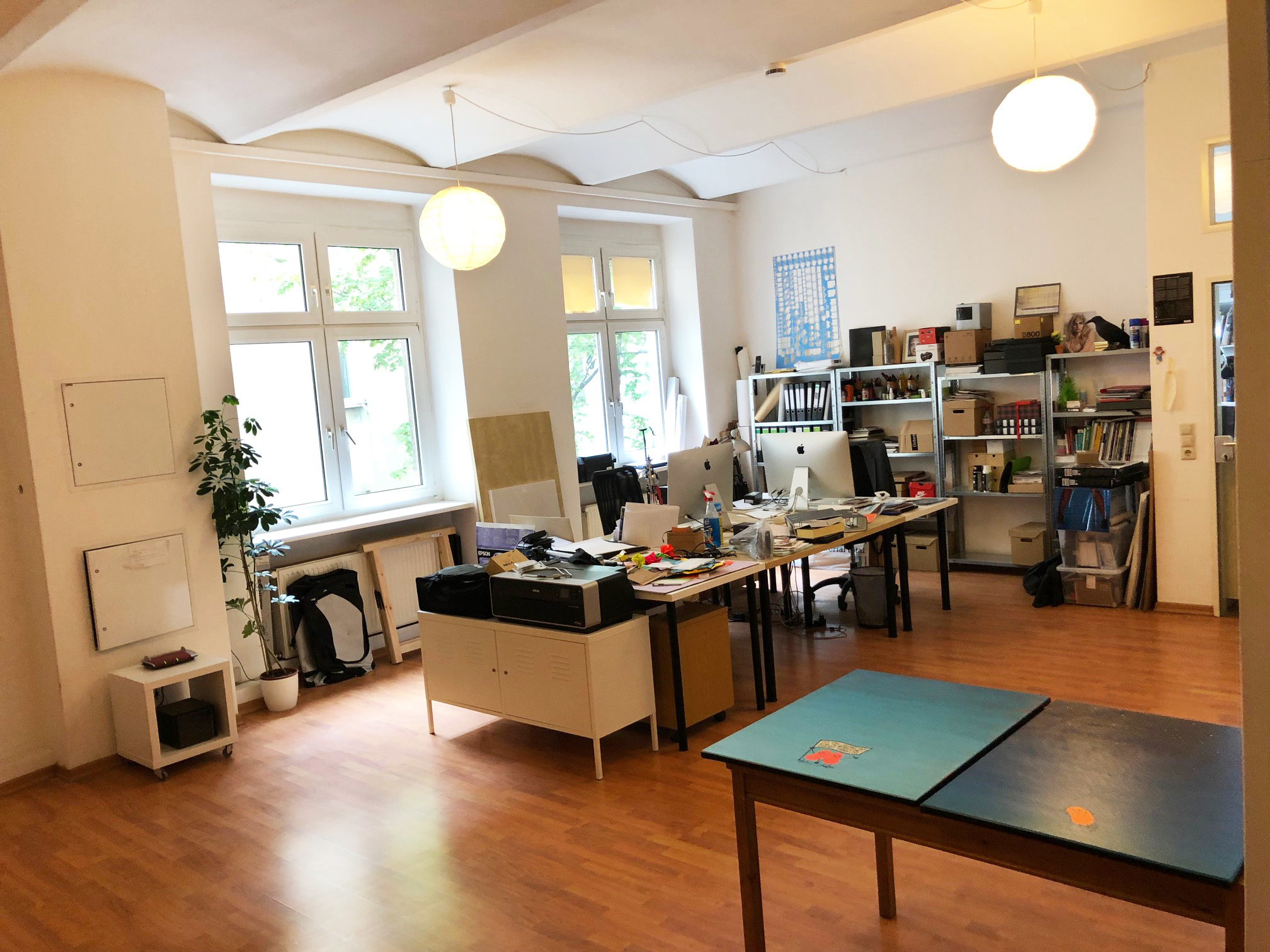 Creative studio – desk space available